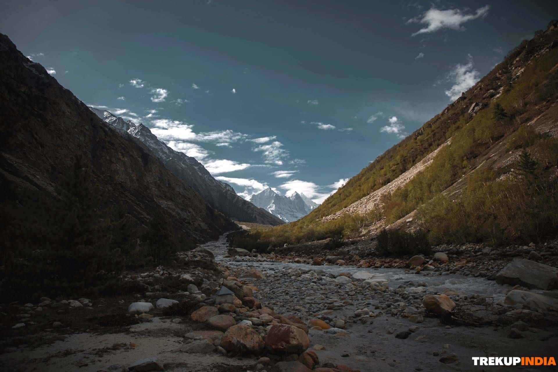 8 Best Beautiful Treks in June