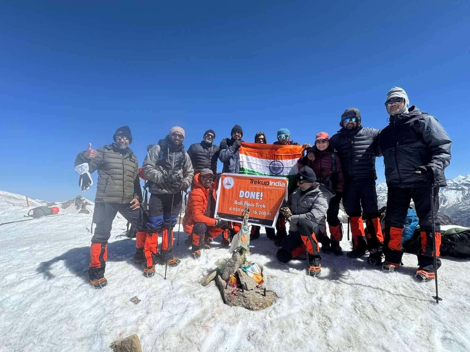 Solo Trekking vs Group Trekking in India: Pros & Cons Solo Trekking vs Group Trekking in India: Pros & Cons