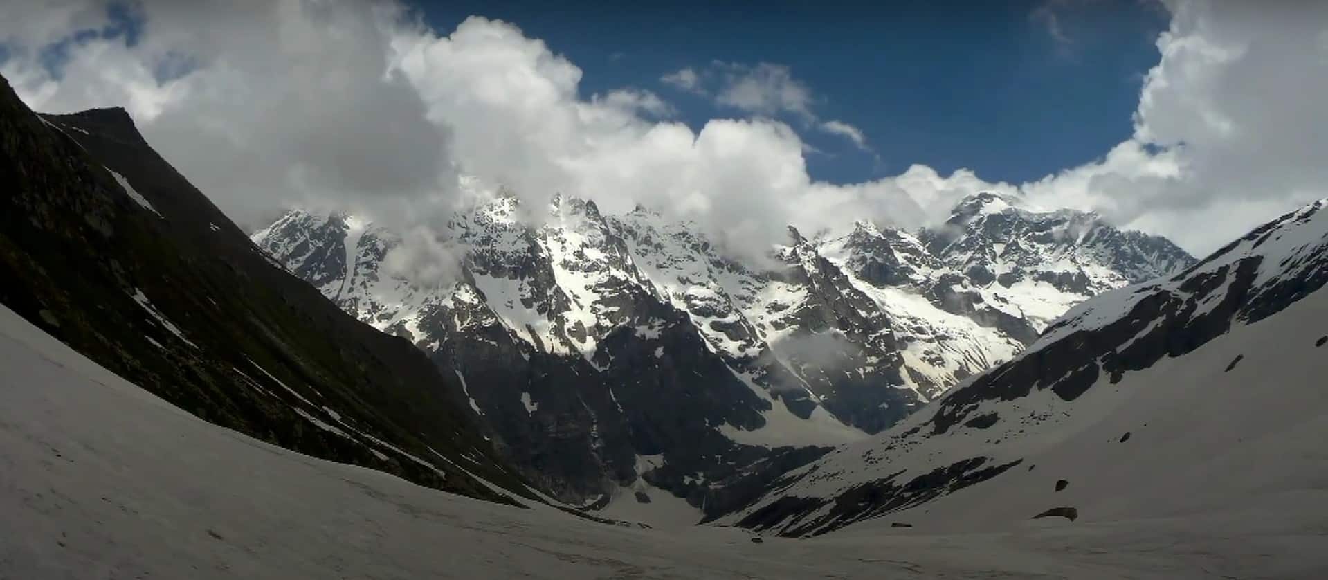 Gwaru Pass trek